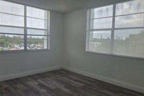 Condo in Miami, Florida, 2 bedrooms № 2087225 - photo 6
