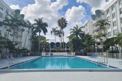 Condo in Miami, Florida, 2 bedrooms № 2087225 - photo 17