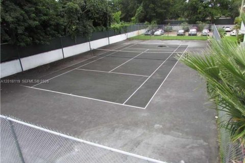 Condo in Miami, Florida, 2 bedrooms № 2087225 - photo 13