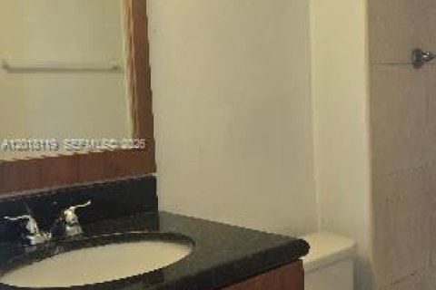 Condo in Miami, Florida, 2 bedrooms № 2087225 - photo 10