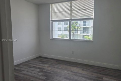 Condo in Miami, Florida, 2 bedrooms № 2087225 - photo 7