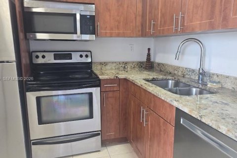 Condo in Miami, Florida, 2 bedrooms № 2087225 - photo 4