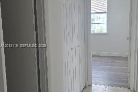 Condo in Miami, Florida, 2 bedrooms № 2087225 - photo 12