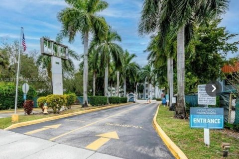 Condo in Miami, Florida, 2 bedrooms № 2087225 - photo 15