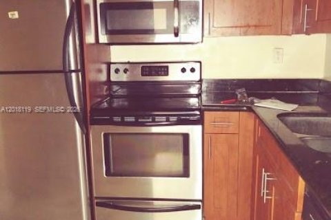 Condo in Miami, Florida, 2 bedrooms № 2087225 - photo 5