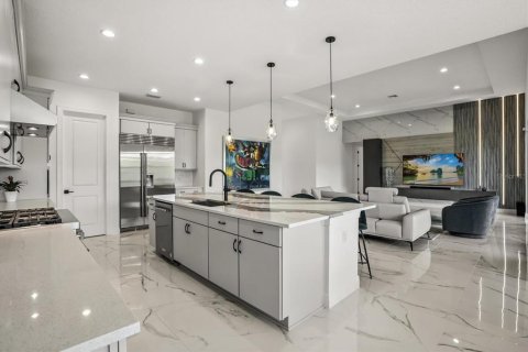 Casa en venta en Orlando, Florida, 4 dormitorios, 277.68 m2 № 1899972 - foto 4