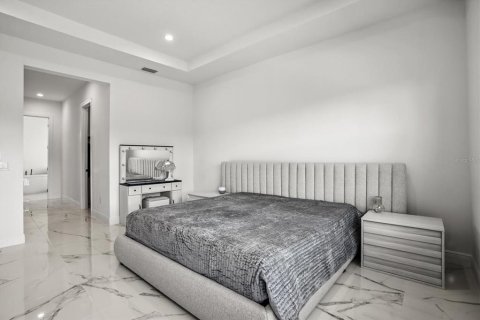 Casa en venta en Orlando, Florida, 4 dormitorios, 277.68 m2 № 1899972 - foto 14
