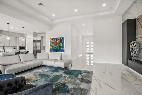 Casa en venta en Orlando, Florida, 4 dormitorios, 277.68 m2 № 1899972 - foto 5
