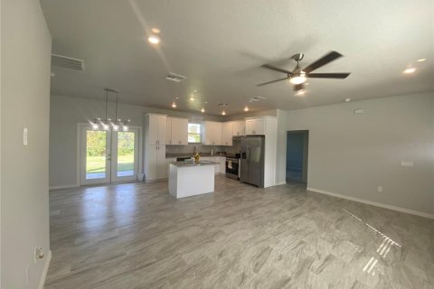 House in Sebring, Florida 3 bedrooms, 137.03 sq.m. № 1279104 - photo 2