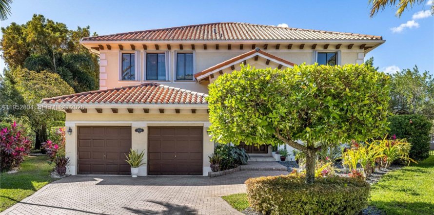 Villa ou maison à Cutler Bay, Floride 5 chambres, 366.5 m2 № 2007976