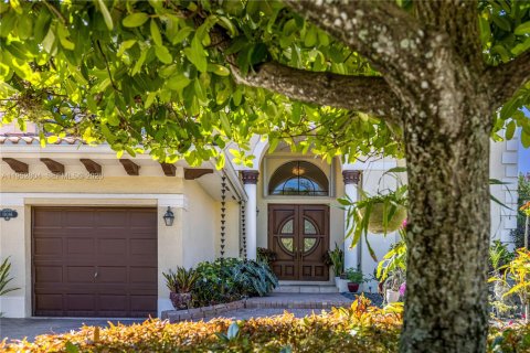 Villa ou maison à vendre à Cutler Bay, Floride: 5 chambres, 366.5 m2 № 2007976 - photo 5