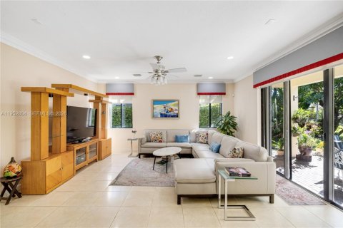 Villa ou maison à vendre à Cutler Bay, Floride: 5 chambres, 366.5 m2 № 2007976 - photo 17