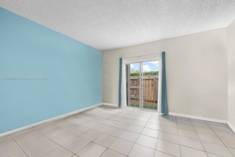 Townhouse in Homestead, Florida 3 bedrooms, 134.89 sq.m. № 1704552 - photo 14