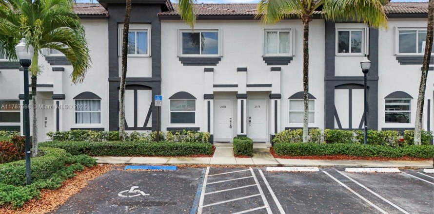 Townhouse in Homestead, Florida 3 bedrooms, 134.89 sq.m. № 1704552