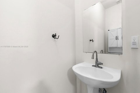 Townhouse in Homestead, Florida 3 bedrooms, 134.89 sq.m. № 1704552 - photo 6