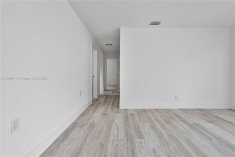 Купить виллу или дом в Дания-Бич, Флорида 4 спальни, 186.08м2, № 1974853 - фото 24