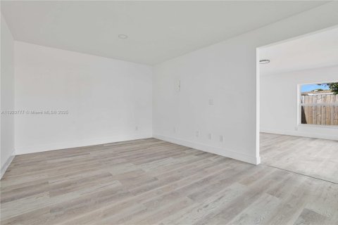 Купить виллу или дом в Дания-Бич, Флорида 4 спальни, 186.08м2, № 1974853 - фото 9