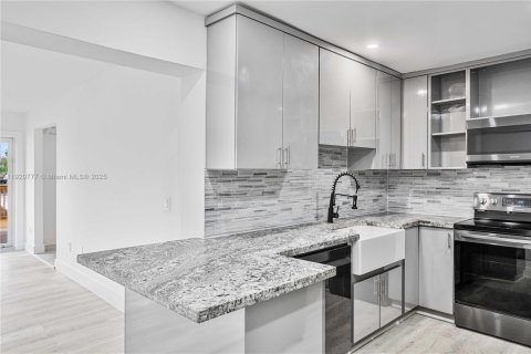 Купить виллу или дом в Дания-Бич, Флорида 4 спальни, 186.08м2, № 1974853 - фото 13