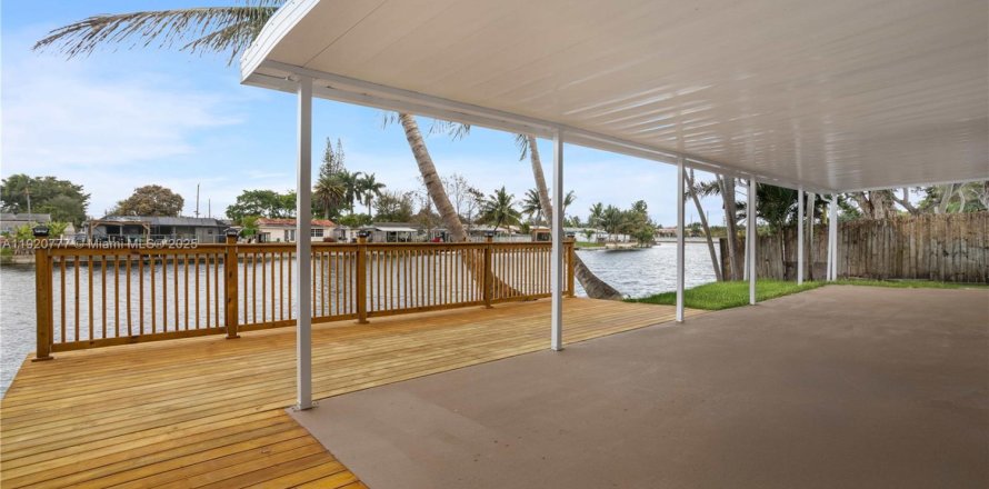 Дом в Дания-Бич, Флорида 4 спальни, 186.08м2 № 1974853