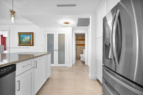 Condo in Miami Beach, Florida, 1 bedroom  № 1937382 - photo 8