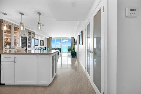 Condo in Miami Beach, Florida, 1 bedroom  № 1937382 - photo 2