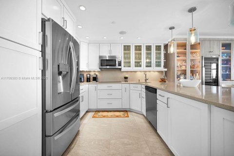 Condo in Miami Beach, Florida, 1 bedroom  № 1937382 - photo 4