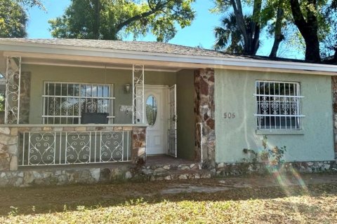 House in Tampa, Florida 3 bedrooms, 142.14 sq.m. № 2116166