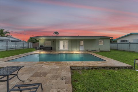Villa ou maison à vendre à Miami Gardens, Floride: 3 chambres, 101.82 m2 № 1933099 - photo 1
