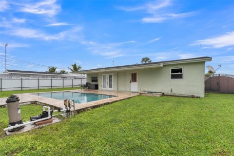 Villa ou maison à vendre à Miami Gardens, Floride: 3 chambres, 101.82 m2 № 1933099 - photo 21