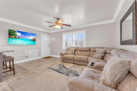 Villa ou maison à vendre à Miami Gardens, Floride: 3 chambres, 101.82 m2 № 1933099 - photo 8
