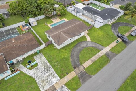 Villa ou maison à vendre à Miami Gardens, Floride: 3 chambres, 101.82 m2 № 1933099 - photo 24