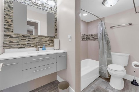 Villa ou maison à vendre à Miami Gardens, Floride: 3 chambres, 101.82 m2 № 1933099 - photo 12