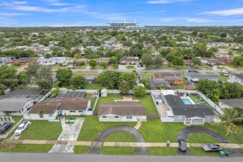 Villa ou maison à vendre à Miami Gardens, Floride: 3 chambres, 101.82 m2 № 1933099 - photo 23