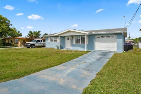 House in Hudson, Florida 2 bedrooms, 97.36 sq.m. № 2223642