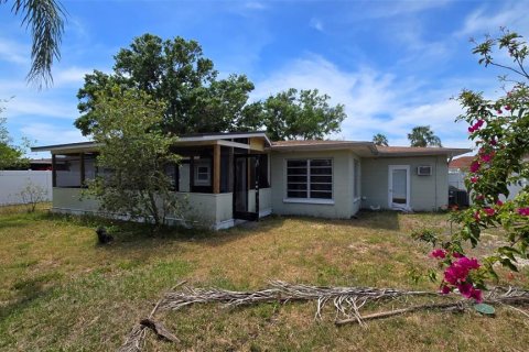 House in Tampa, Florida 3 bedrooms, 159.33 sq.m. № 1678053 - photo 2