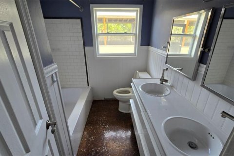 House in Tampa, Florida 3 bedrooms, 159.33 sq.m. № 1678053 - photo 10
