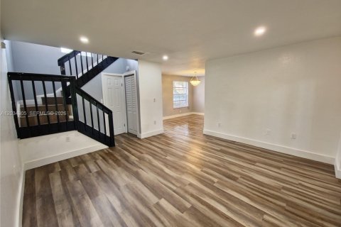 Купить виллу или дом в Мирамар, Флорида 3 спальни, 115.38м2, № 2295897 - фото 4