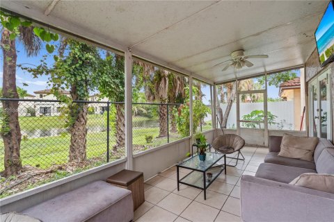 Купить виллу или дом в Мирамар, Флорида 3 спальни, 115.38м2, № 2295897 - фото 20