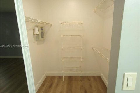 Купить виллу или дом в Мирамар, Флорида 3 спальни, 115.38м2, № 2295897 - фото 14