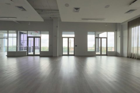 Condo in Doral, Florida, 1 bedroom № 1990560 - photo 28