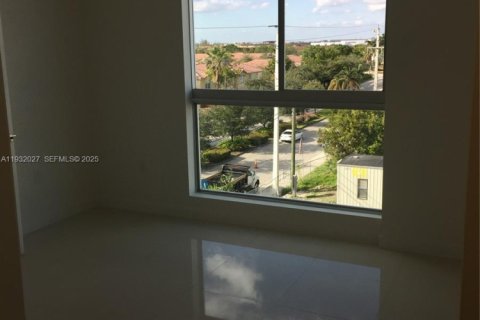 Condo in Doral, Florida, 1 bedroom № 1990560 - photo 6