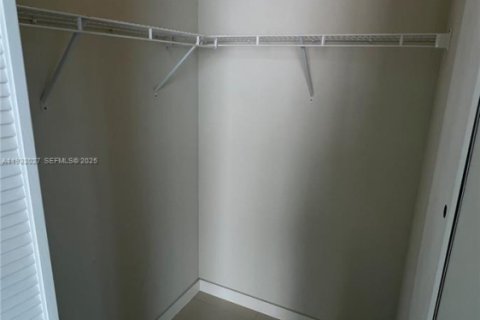 Condo in Doral, Florida, 1 bedroom № 1990560 - photo 18