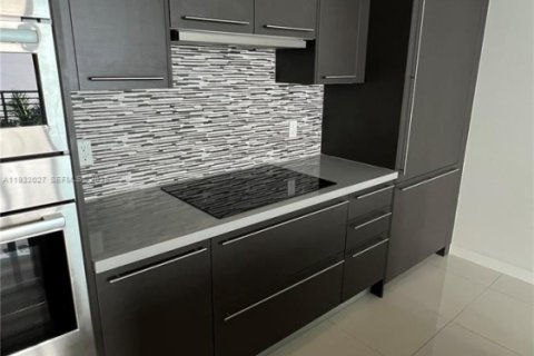 Condo in Doral, Florida, 1 bedroom № 1990560 - photo 12