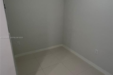 Condo in Doral, Florida, 1 bedroom № 1990560 - photo 7