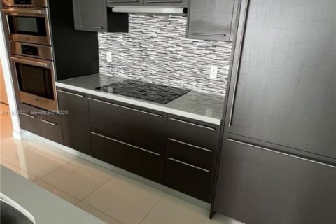 Condo in Doral, Florida, 1 bedroom № 1990560 - photo 13