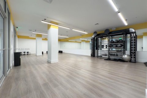 Condo in Doral, Florida, 1 bedroom № 1990560 - photo 25