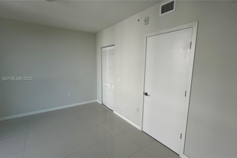 Condo in Doral, Florida, 1 bedroom № 1990560 - photo 16