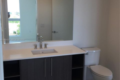 Condo in Doral, Florida, 1 bedroom № 1990560 - photo 3