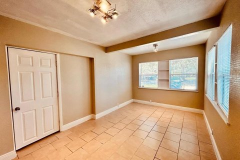 Casa en alquiler en Tampa, Florida, 3 dormitorios, 93.83 m2 № 1877364 - foto 13