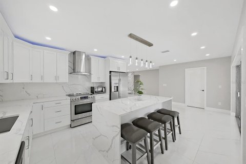 House in Tampa, Florida 4 bedrooms, 174.75 sq.m. № 1822714 - photo 12